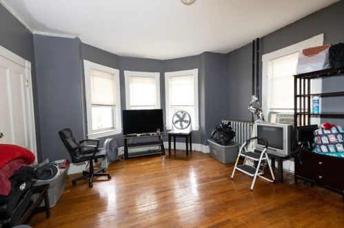 555 Broadway, Fall River MA 02724-2940 exterior