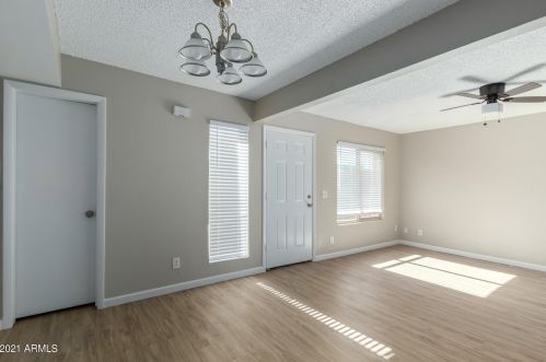 1439 54th Ave, Phoenix, AZ 85043-1764