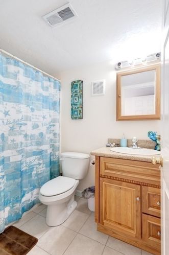 46 Honeysuckle Rd, Worcester MA 01607-1823 exterior