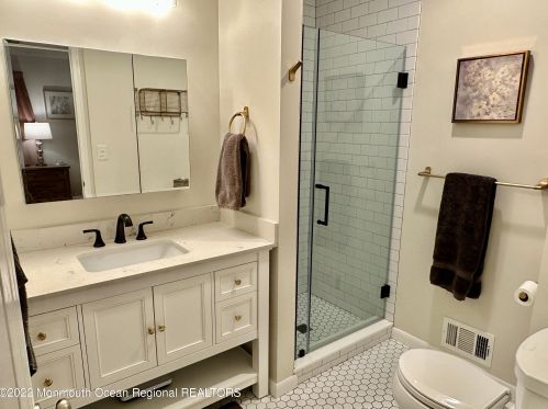 31 Ann Ct, Tinton Falls NJ  07724-3000 exterior