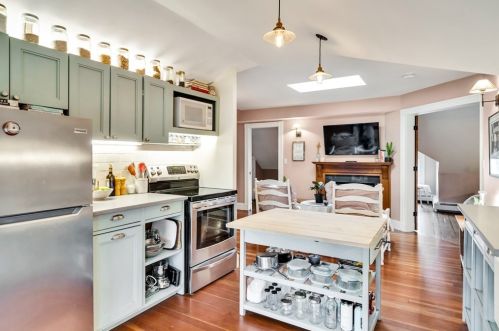 25 Hunnewell Ave, Newton MA 02458-2216 exterior