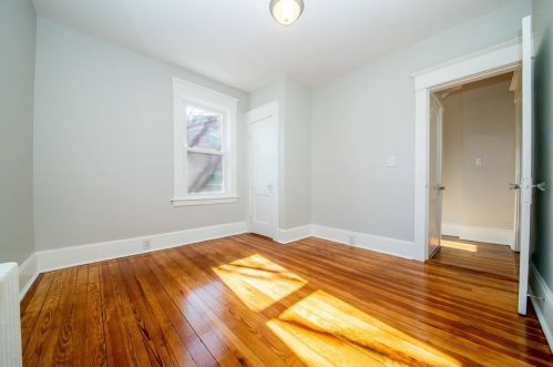 527 Oliver St, New Bedford MA  02745-1435 exterior