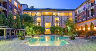 302 Perimeter Ctr, Atlanta GA  30346-2492 exterior