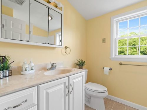 39 Riv St, Seekonk MA 02771-4706 exterior