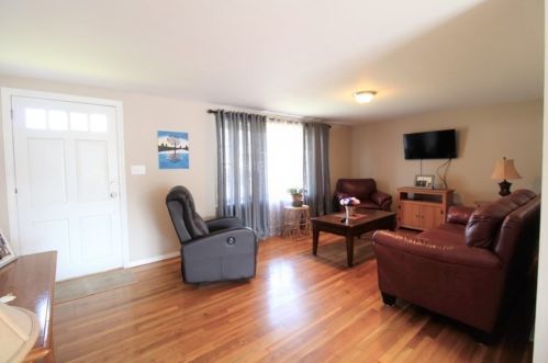 103 Pennsylvania Ave, Fall River MA 02726-3703 exterior