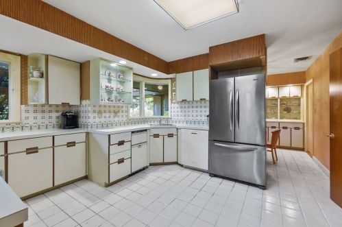 32 Brookshire Rd, Worcester MA 01609-1252 exterior