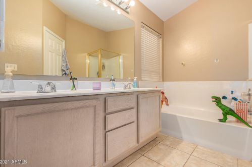 15221 14 Pl, Phoenix AZ 85014-5111 exterior