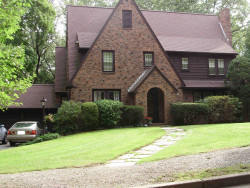 60 White Oak Rd, Newton, MA 02468-1323