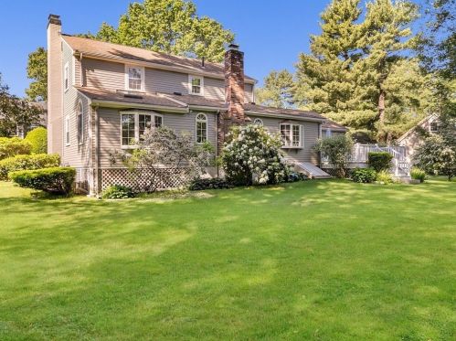 108 Meadowbrook Rd, Needham, MA 02492-1935