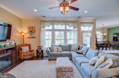 19 Ambrose Dr, Columbus NJ  08022-2305 exterior