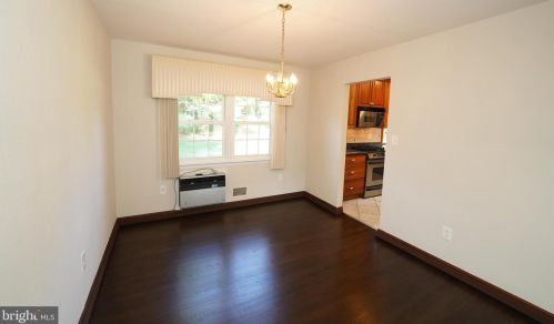 17 Stonicker Dr, Trenton NJ 08648-3215 exterior