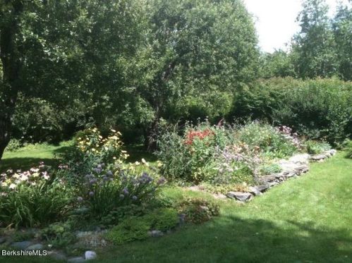 386 Oblong Rd, Williamstown MA 01267-3039 exterior