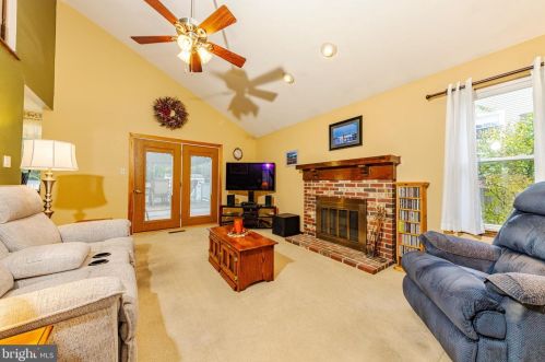 34 Pelham Dr, West Deptford NJ 08051-1736 exterior