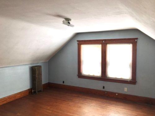 30 Evans Rd, Peabody MA 01960-1801 exterior