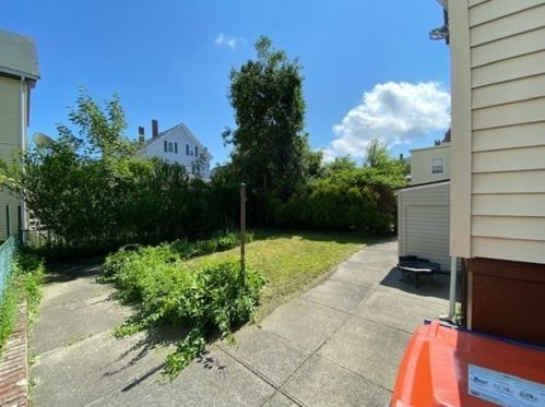 208 Grinnell St, New Bedford MA 02740-3269 exterior