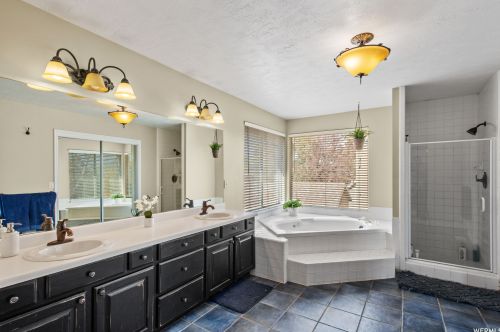 9232 Stone Ridge Cir, Sandy UT 84093-2698 exterior