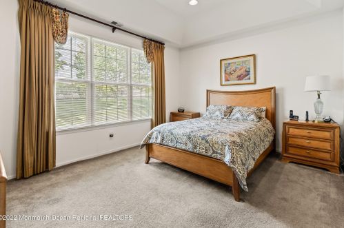 9 Fernwood Dr, Tinton Falls NJ 07712-8713 exterior