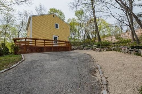 56 Pine Cliff Rd, Weymouth MA  02189-1910 exterior