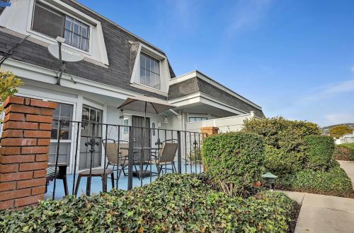 13845 Rose Dr, San Leandro, CA 94578-2622