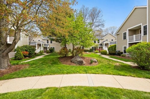 174 Tyson Commons Ln, Braintree, MA 02184-8260