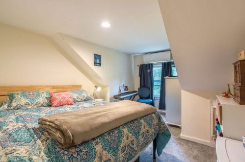 185 Pelham Rd, Amherst MA 01002-9777 exterior