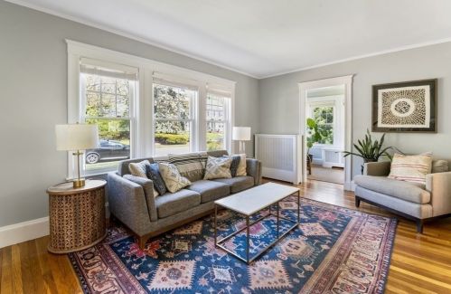 20 Dartmouth Ave, Dedham, MA 02026-3215