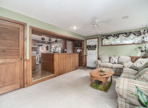 12 Candlewood St, Worcester MA 01602-2804 exterior