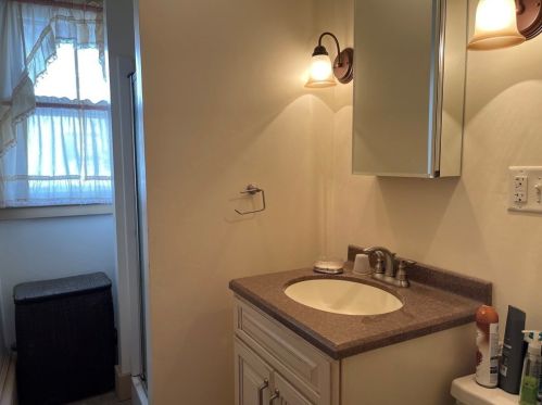 279 Earle St, New Bedford MA 02746-1813 exterior