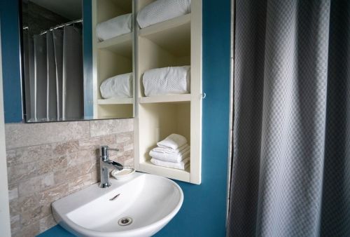 77 Mcclellan St, Amherst MA 01002-2012 exterior