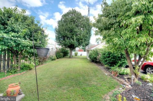 209 Delsea Dr, West Deptford NJ 08093-1222 exterior