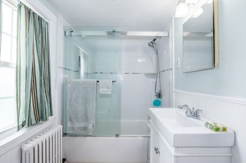 27 Fairfield St, Dedham MA 02026-1405 exterior