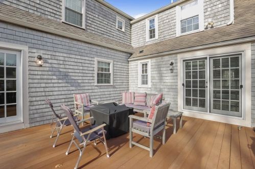 24 Bradley Wood Dr, Hingham MA 02043-1731 exterior