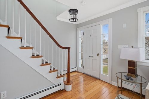 56 Elm St, Hingham MA 02043-2431 exterior