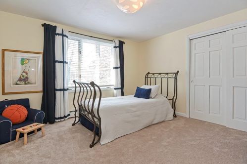 11 Robin Rd, Norfolk MA 02056-1731 exterior