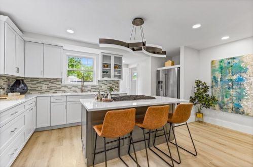 83 Hawthorn St, Newton, MA 02458-1235