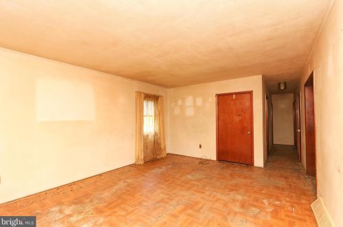 352 Mantua Ave, West Deptford NJ 08066-1277 exterior