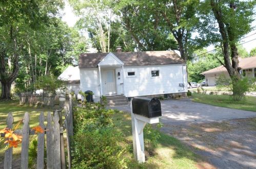 29 Wallingford Rd, Worcester MA  01607-1709 exterior