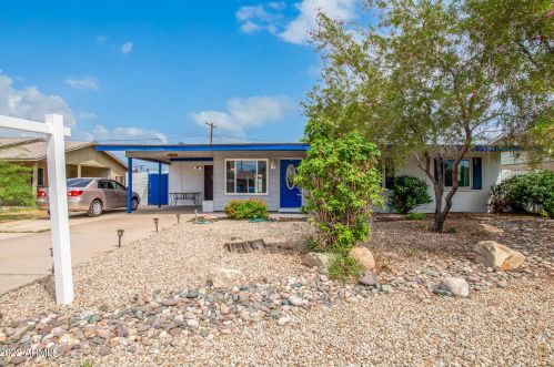 2036 Denton Ln, Phoenix, AZ 85015-2822