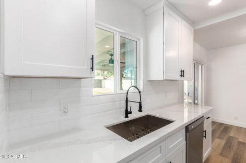 2544 Clarendon Ave, Phoenix AZ 85033-4124 exterior