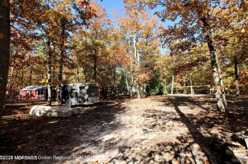 1062 Lakehurst Ave, Jackson Twp NJ 08527-5250 exterior