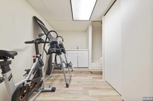 32 Deacon Pl, Cresskill NJ  07626-1139 exterior