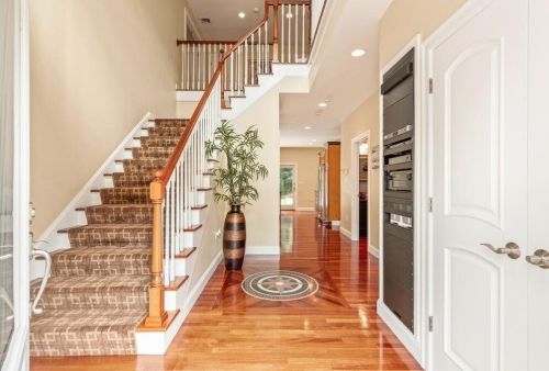 6 Crestwood Ln, Peabody, MA 01960-3904