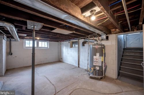 460 Crown Point Rd, West Deptford NJ  08086-2124 exterior