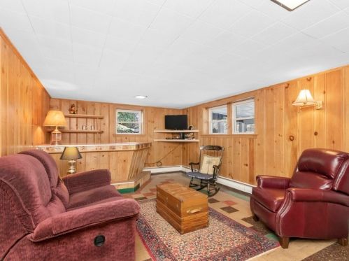 366 Sprague St, Dedham MA 02026-5242 exterior