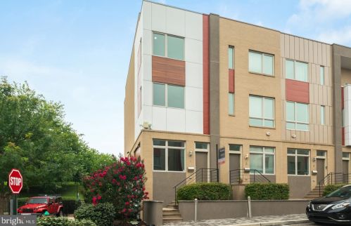 740 Columbus Blvd, Philadelphia PA  19147-3517 exterior