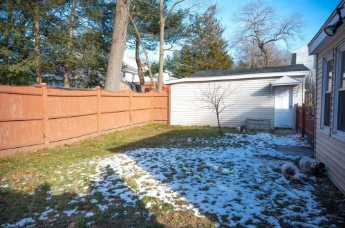 23 Burroughs Rd, North Reading MA 01864-1203 exterior