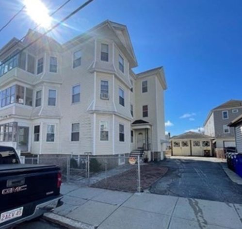 67 Barnes St, Fall River, MA 02723-3205