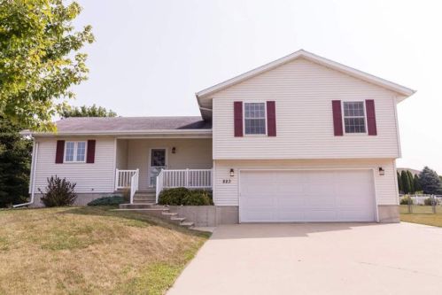 823 Jayne Cir, Dunkerton, IA 50626-9697