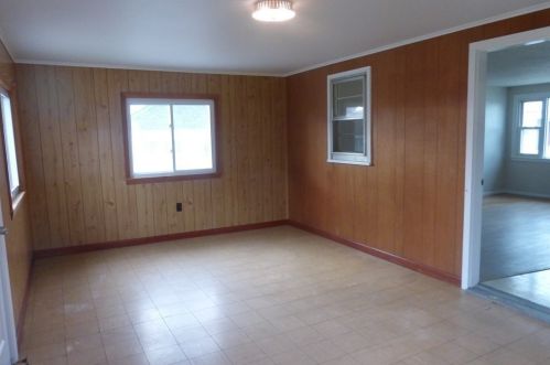 54 King Philip Rd, Worcester MA 01606-2385 exterior