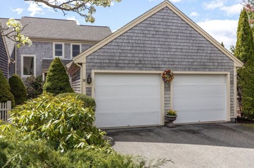 38 Holbeck Cor, Plymouth, MA 02360-8241